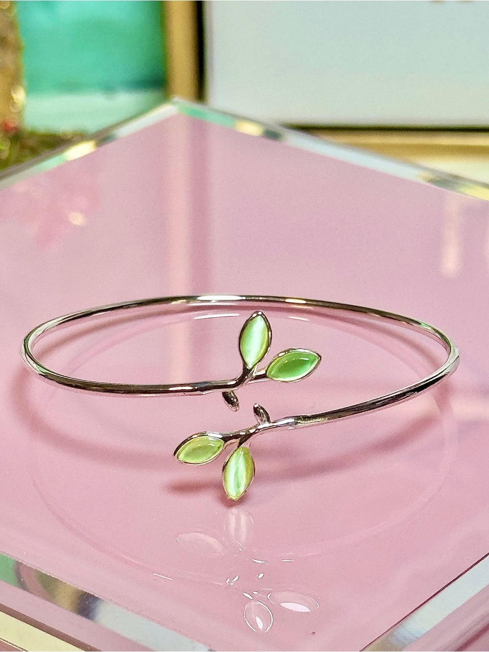 Sterling Silver S925 Adjustable Cuff/Bangle Bracelet New Cateye Light Green Leaf